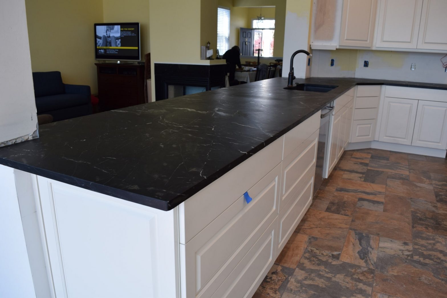 Noire Slate/Soapstone Peninsula (Mirror Image Seam)