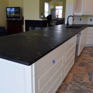 Noire Slate/Soapstone Peninsula (Mirror Image Seam) 